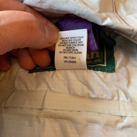 L.L. Bean women’s wind breaker size ladies medium in purple. - Picture 4 of 5